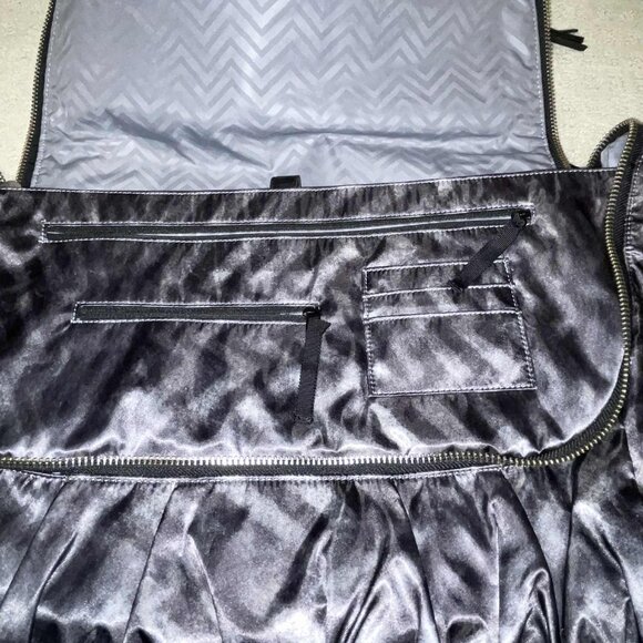 Lululemon Yoga Moto Messenger Bag Blazer Print (Black & Grey Chevron) - EUC! - Picture 12 of 15